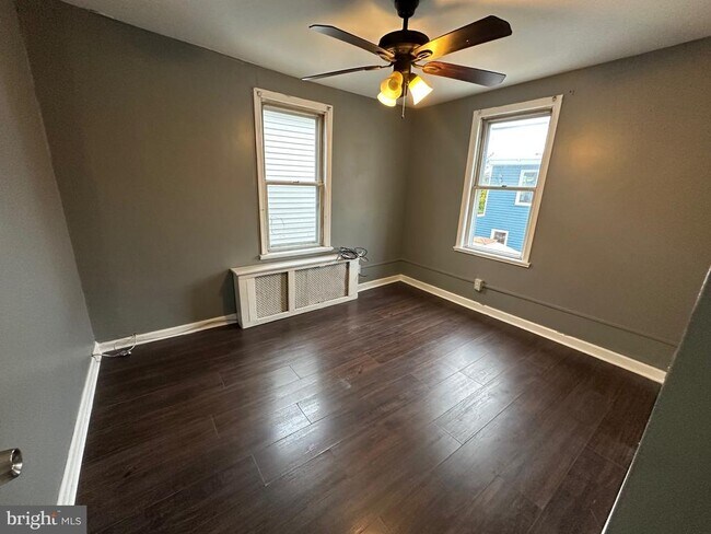 Building Photo - 2349 Duncan St