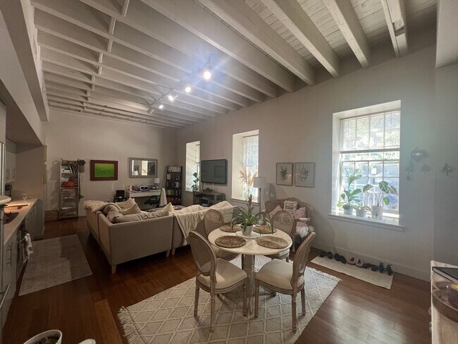 Building Photo - 33 3rd Ave