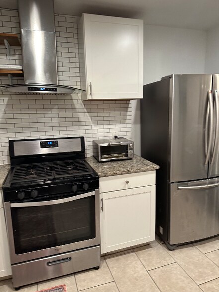 Building Photo - 2636 Acadia St