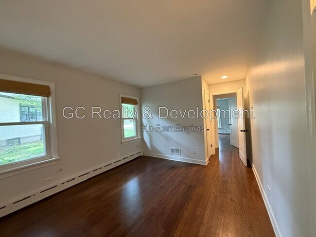 Building Photo - 255 Crest Rd