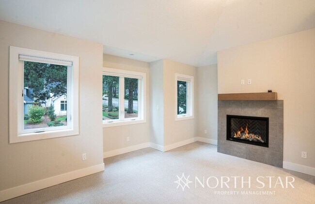 Building Photo - Newer Duplex in the Heart of Lake Oswego.