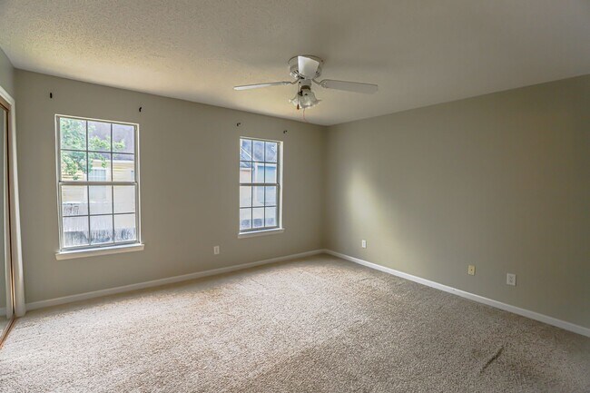 Building Photo - 2 Bedroom Townhome in Augusta!
