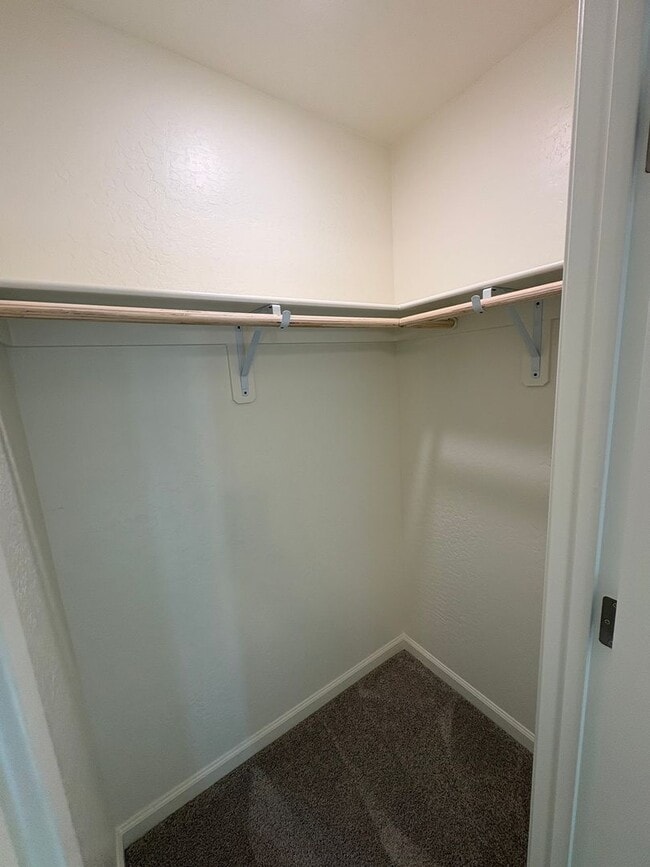 Building Photo - Tulare smart home, DR HORTON built home Available Now! Energy efficient