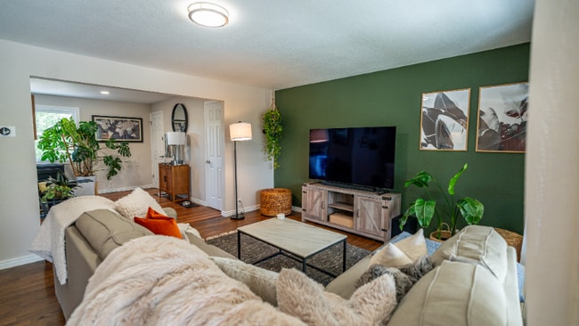 Building Photo - 480 Troy St