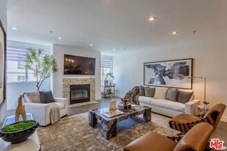 Building Photo - 120 Crescent Dr