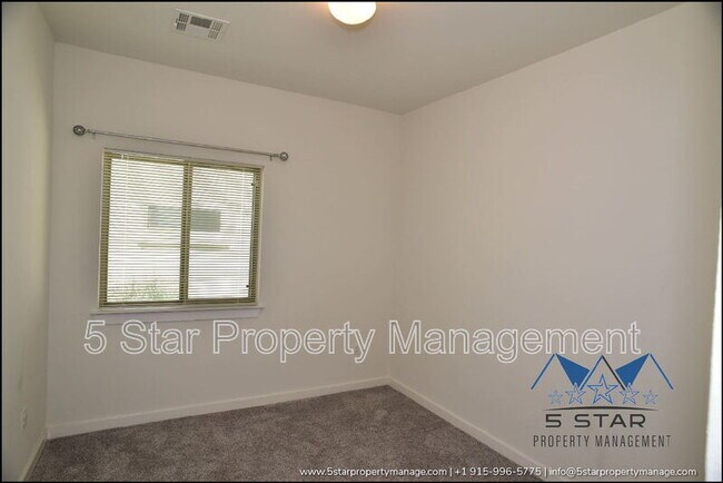 Building Photo - 3545 Essence St