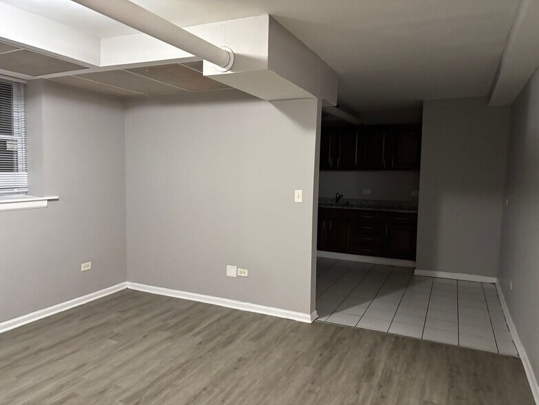 Building Photo - 6220 S Eberhart Ave