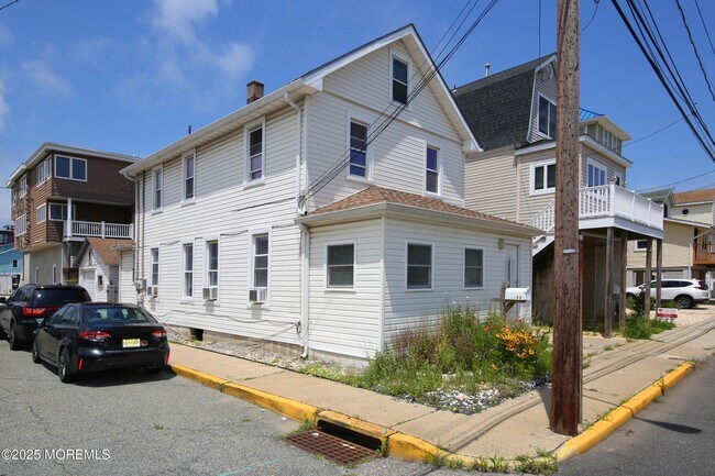 Primary Photo - 48 Barberie Ave