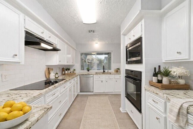 Building Photo - 7107 Plaza Del Sol Dr