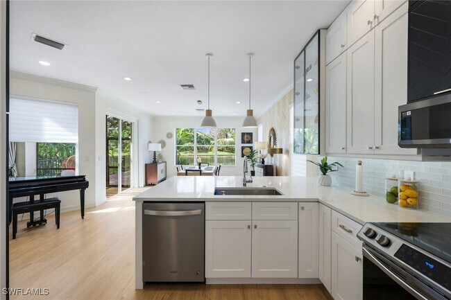 Building Photo - 10327 Carolina Willow Dr