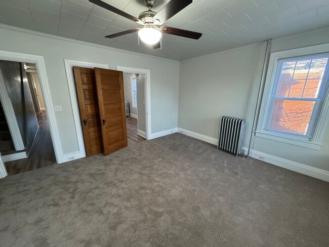 Building Photo - Comfortable 2nd Floor Apartment