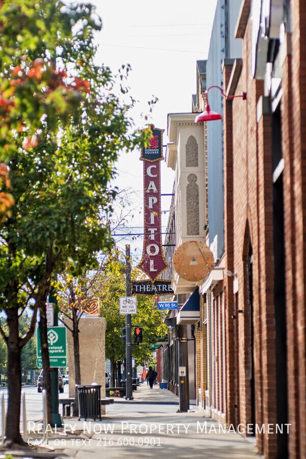 Building Photo - 1333 W 61st St