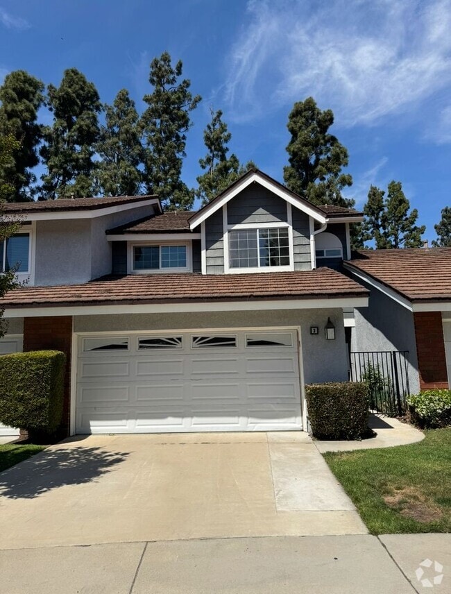 Building Photo - Gorgeous 3 Bed, 2.5 Bath in Irvine– Coming...
