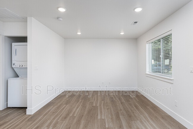 Building Photo - 446 S 40th Ave
