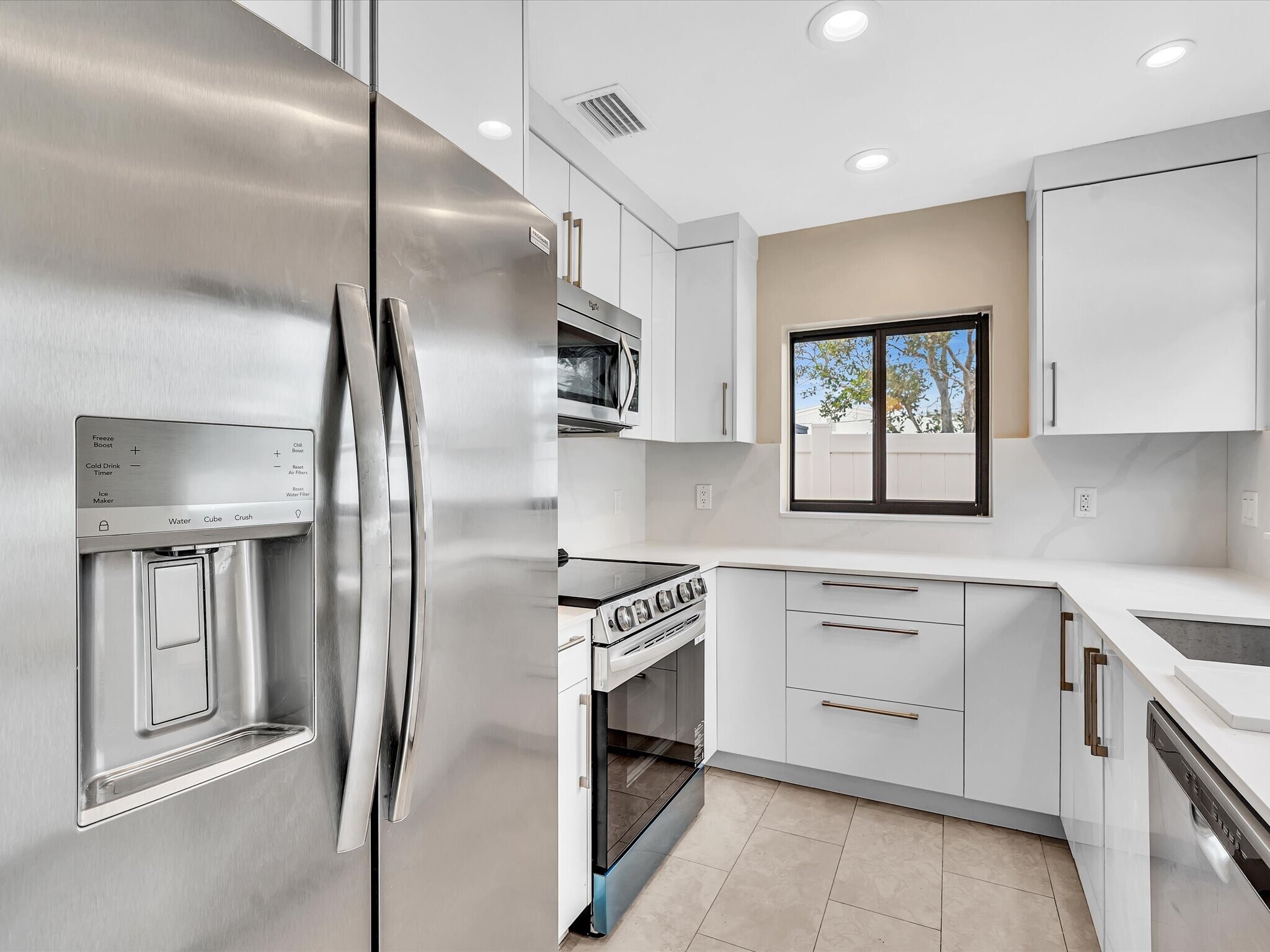 New appliances - 5408 NE 3rd Ter