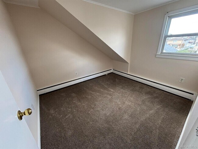 Building Photo - 308 Lucille Ave