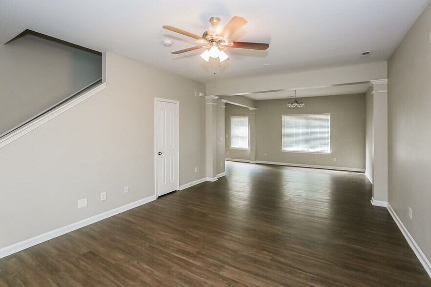 Building Photo - 1320 Bray Dr