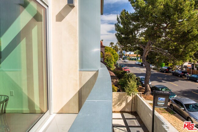 Building Photo - 1217 Cabrillo Ave