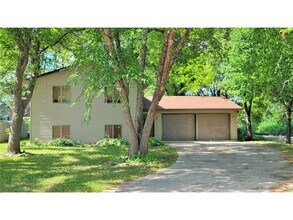 Building Photo - 512 Nelson Ct