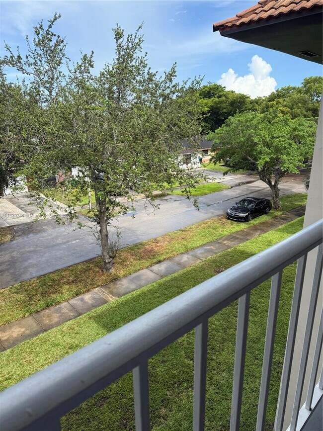 Primary Photo - 13900 Lake Placid Ct