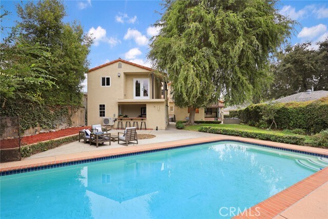 Building Photo - 1647 N Santa Anita Ave