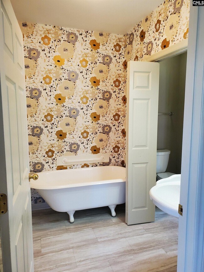 Building Photo - 700 Chester St