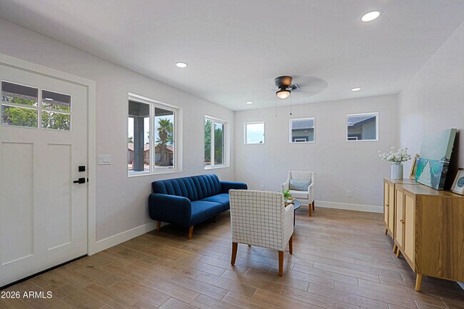 Building Photo - 454 S Pioneer