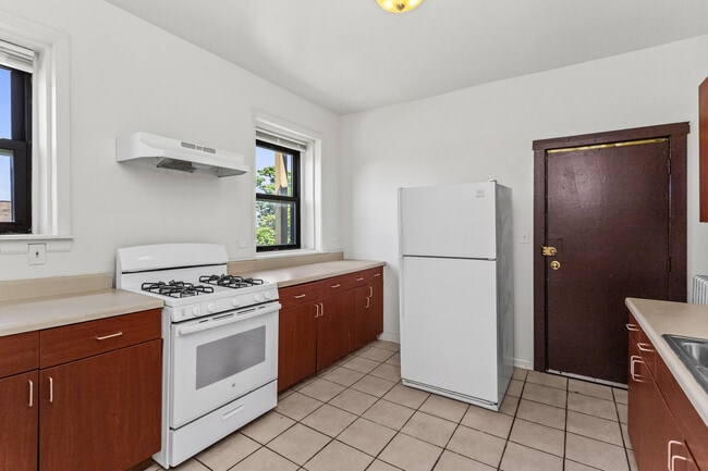 Building Photo - 4035 W Gladys Ave