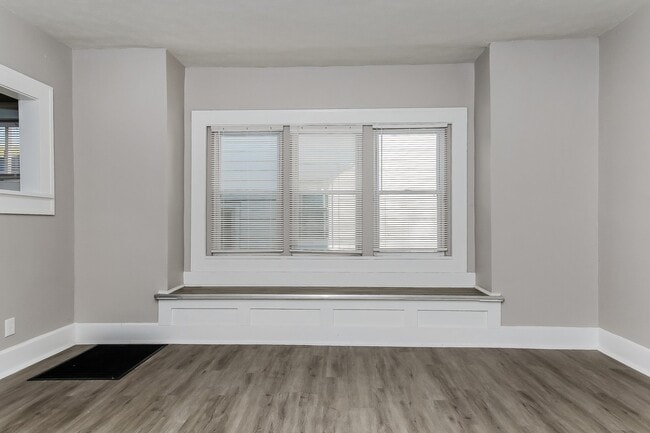 Building Photo - 1015 W 32nd St