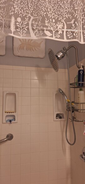 Building Photo - 807 W Trinity Ave