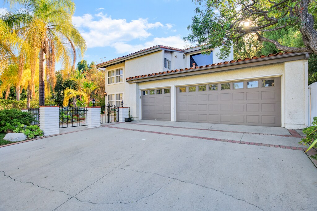 Building Photo - 23450 Park Hermosa