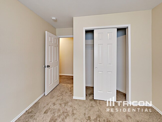 Building Photo - 1027 Creek Knoll