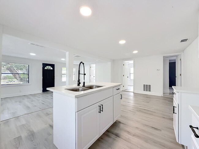 Building Photo - 8414 N 20th St