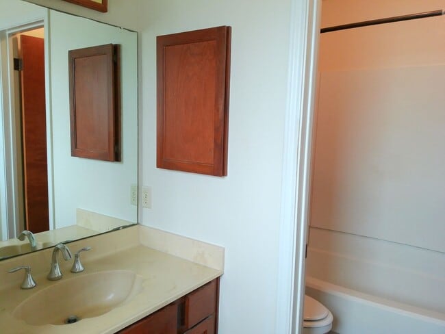 Building Photo - 2936 Saint Joseph Unit B - 2/Bed 2.5/Bath ...