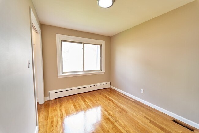 Building Photo - 1305 Salem St