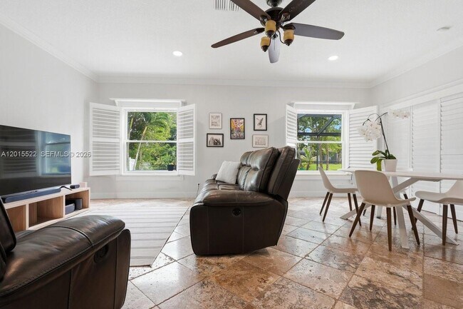 Building Photo - 16530 Lake Tree Dr