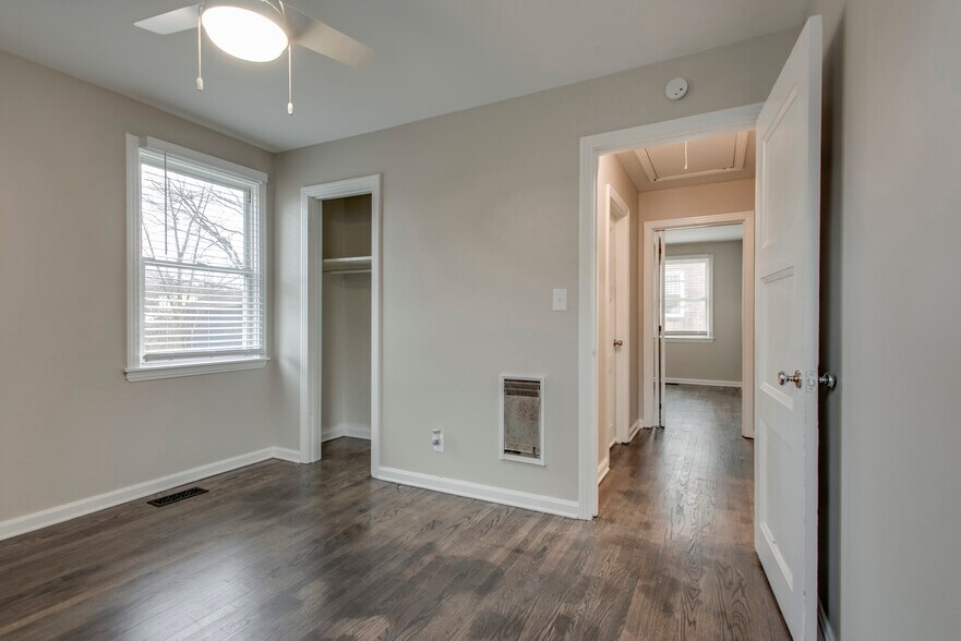 Building Photo - 2204 Rosehaven Dr