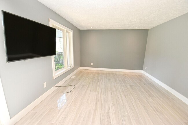 Building Photo - 18188 N Stoneridge Dr