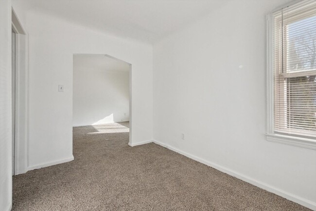 Building Photo - $1095 3 bedroom bungalow
