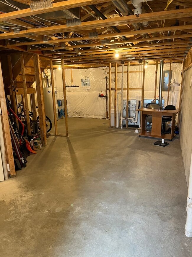 Building Photo - 3BR Townhome in Abingdon: Deck, Assigned Parking, Pool, Gym + W/D