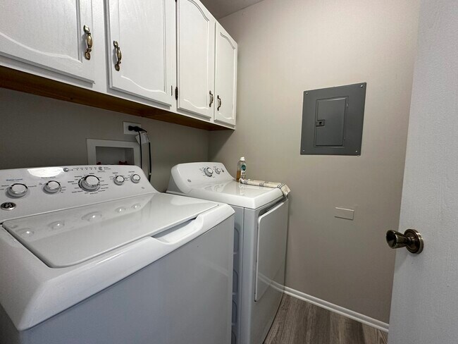 Building Photo - 608 Berkley Ct