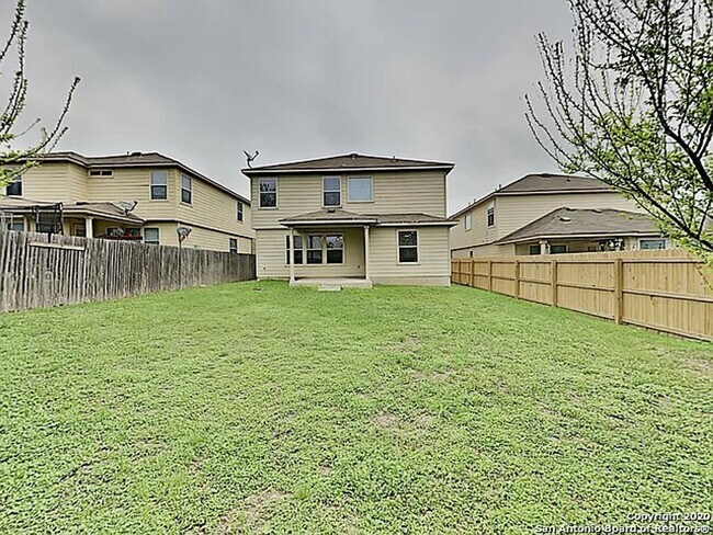 Building Photo - OPEN FLOOR PLAN  |  2 LIVING AREAS  |  4 B...