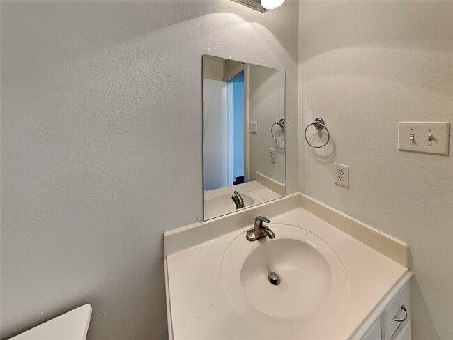 Building Photo - 5011 Westfield Village Dr