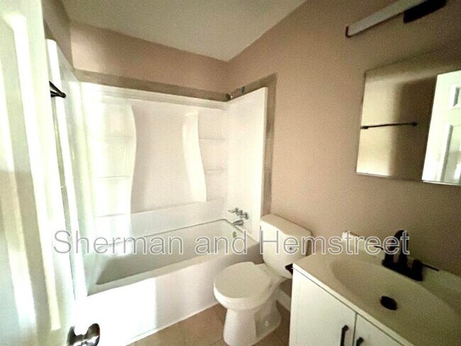 Building Photo - 336 Deerwood Ct