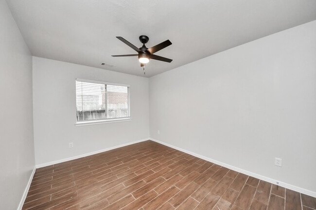 Building Photo - 16243 April Ridge Dr