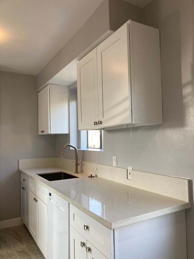 Building Photo - 314 N Ogden Dr