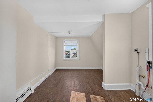 Building Photo - 40-44 Vine Street Unit 3