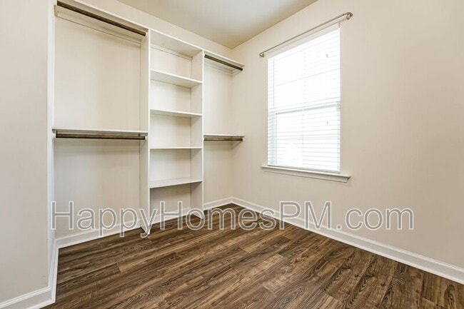 Building Photo - 514 Adalina Dr