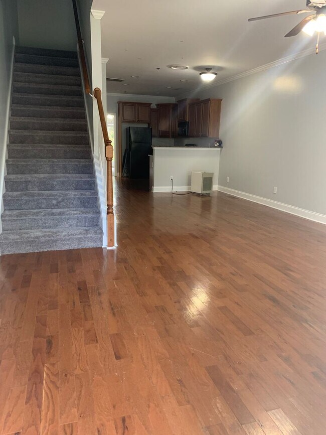 Building Photo - Lovely Eastside Townhome Condo Near Vet School- 3BR/3BATH!