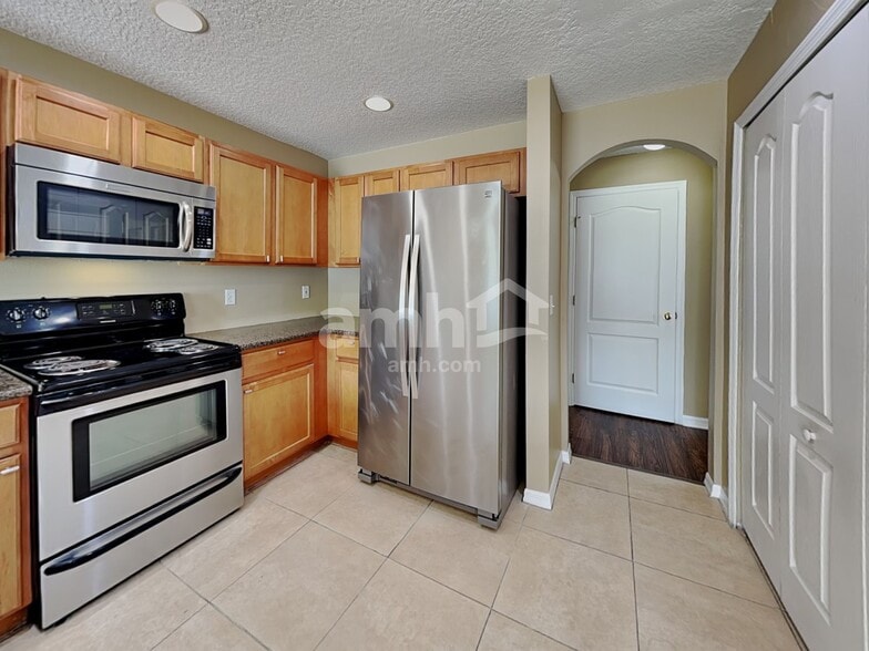 Building Photo - 1907 Seatonham St